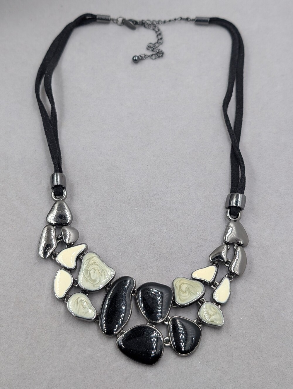 Lia Sophia Black Cream Gray Pebble Statement Bib Necklace | 1206